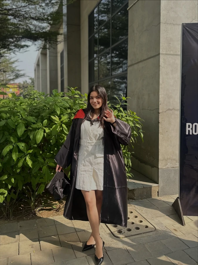 Belted White Utility: Structured Ease for Graduation Milestones