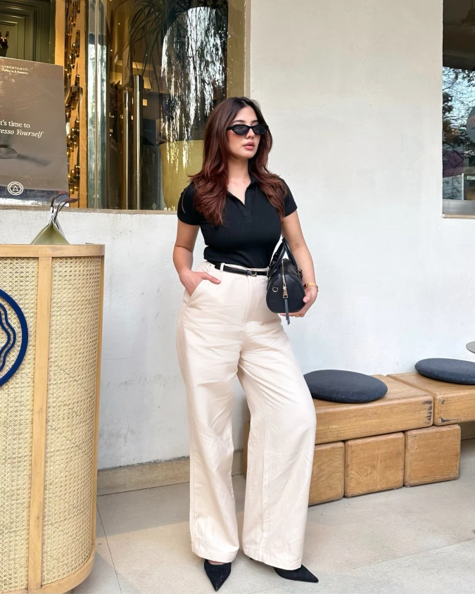 Chic Black and Cream Relaxed Trousers for Effortlessly Put Together Daily Errands