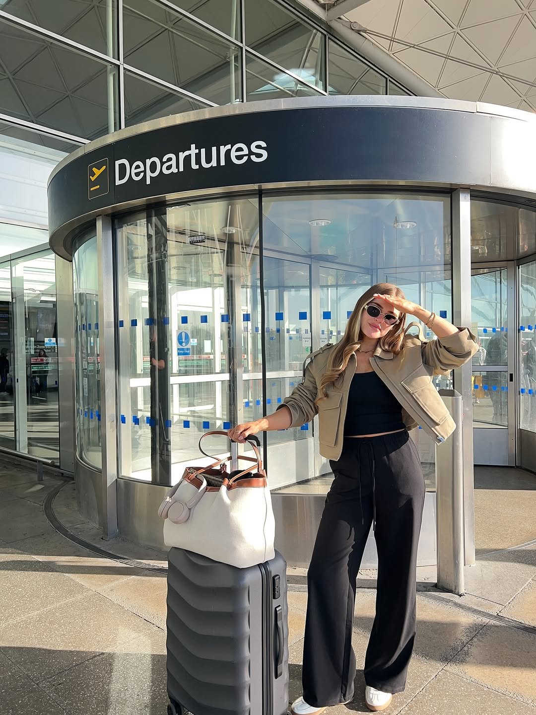 Chic Neutral Fit For Everyday Journeys