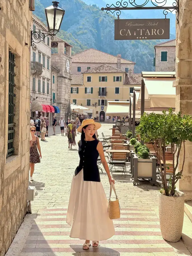Classic Neutral Maxi: Elegant Linen Summer Style