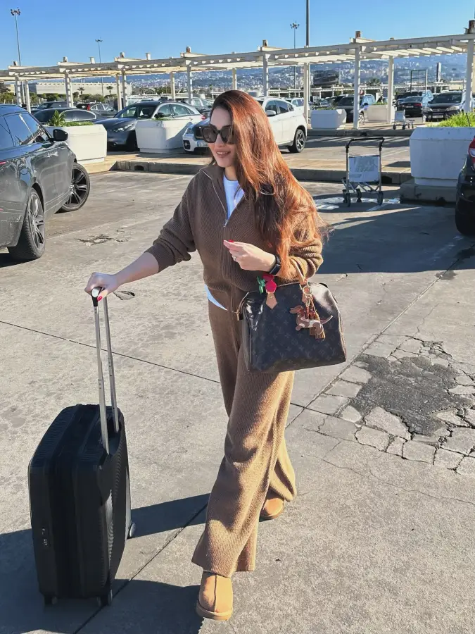 Cozy Knit Coordinates: Earthy Lounge Travel Style