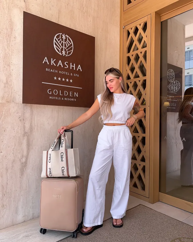 Crisp White Linen: Breezy Resort Travel Style