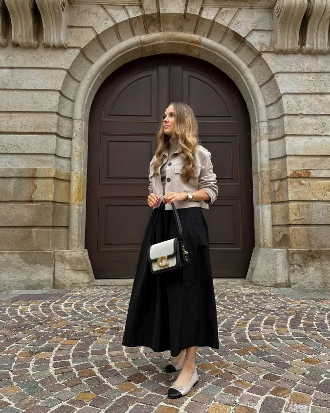 Cropped Shirt Jacket and Black Maxi: Sophisticated City Layers