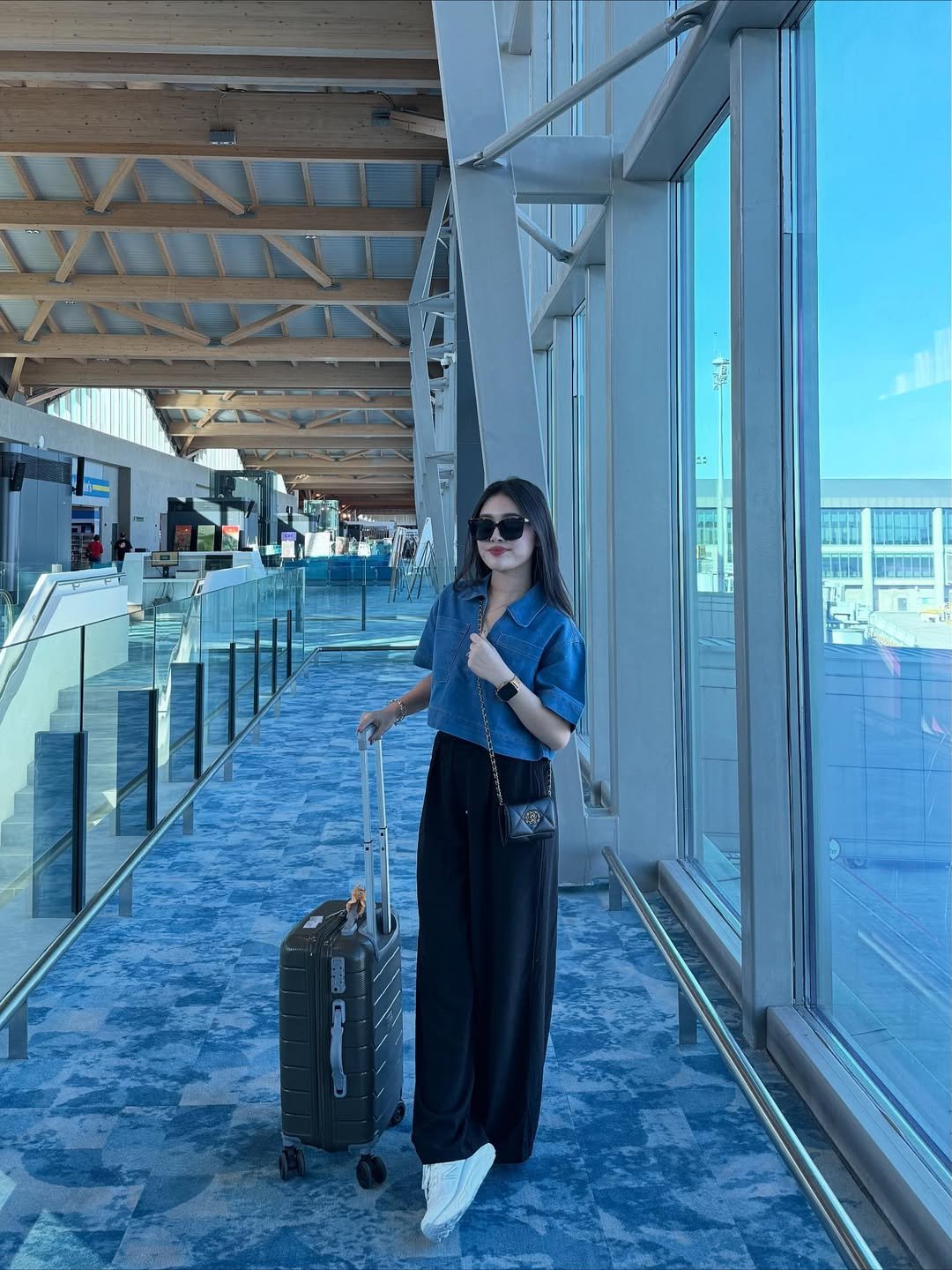 Effortless Denim and Flowing Wide-Leg Pants
