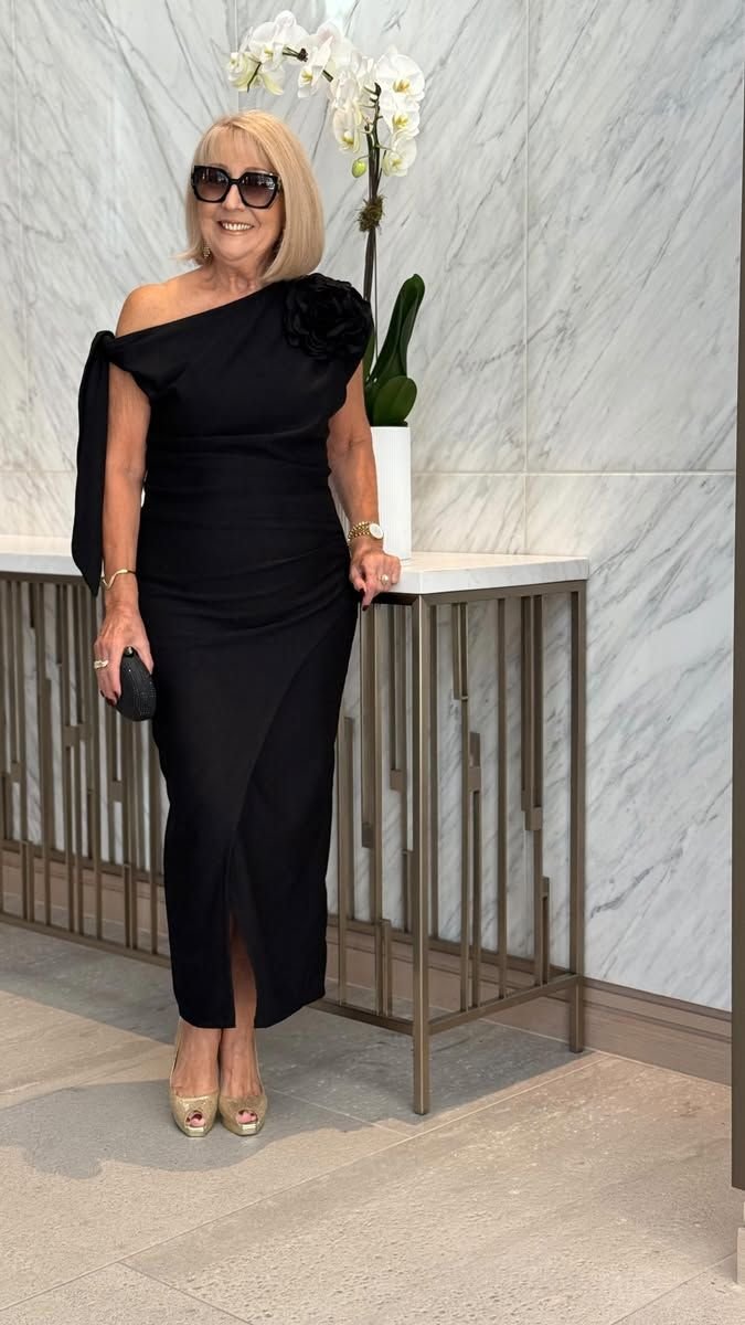 Elegant Black Tailored Evening Wear