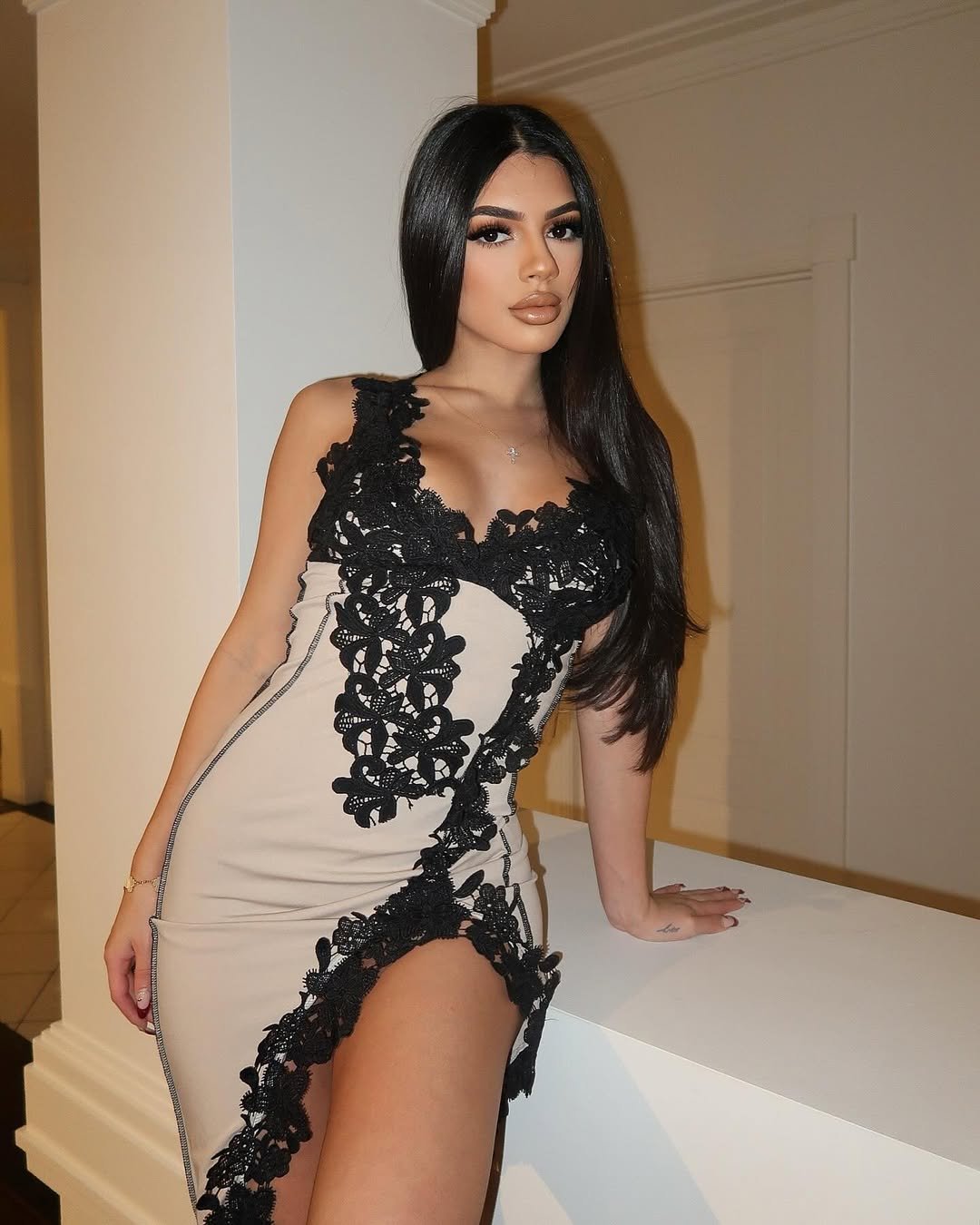 Elegant Lace Fusion Sophisticated Contrast
