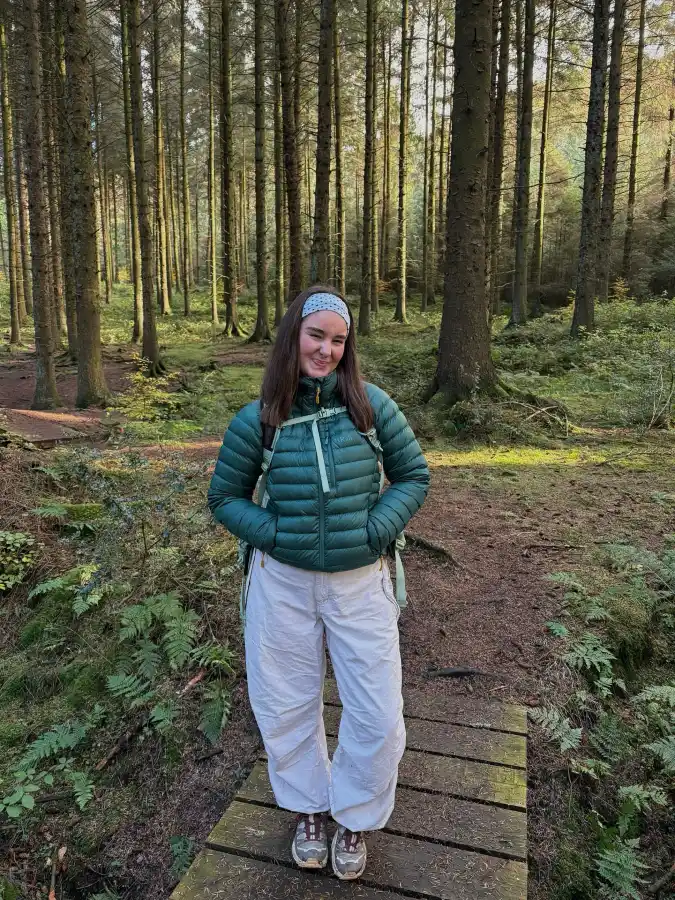 Forest Green Puffer: Relaxed Layers and Outdoor Versatility