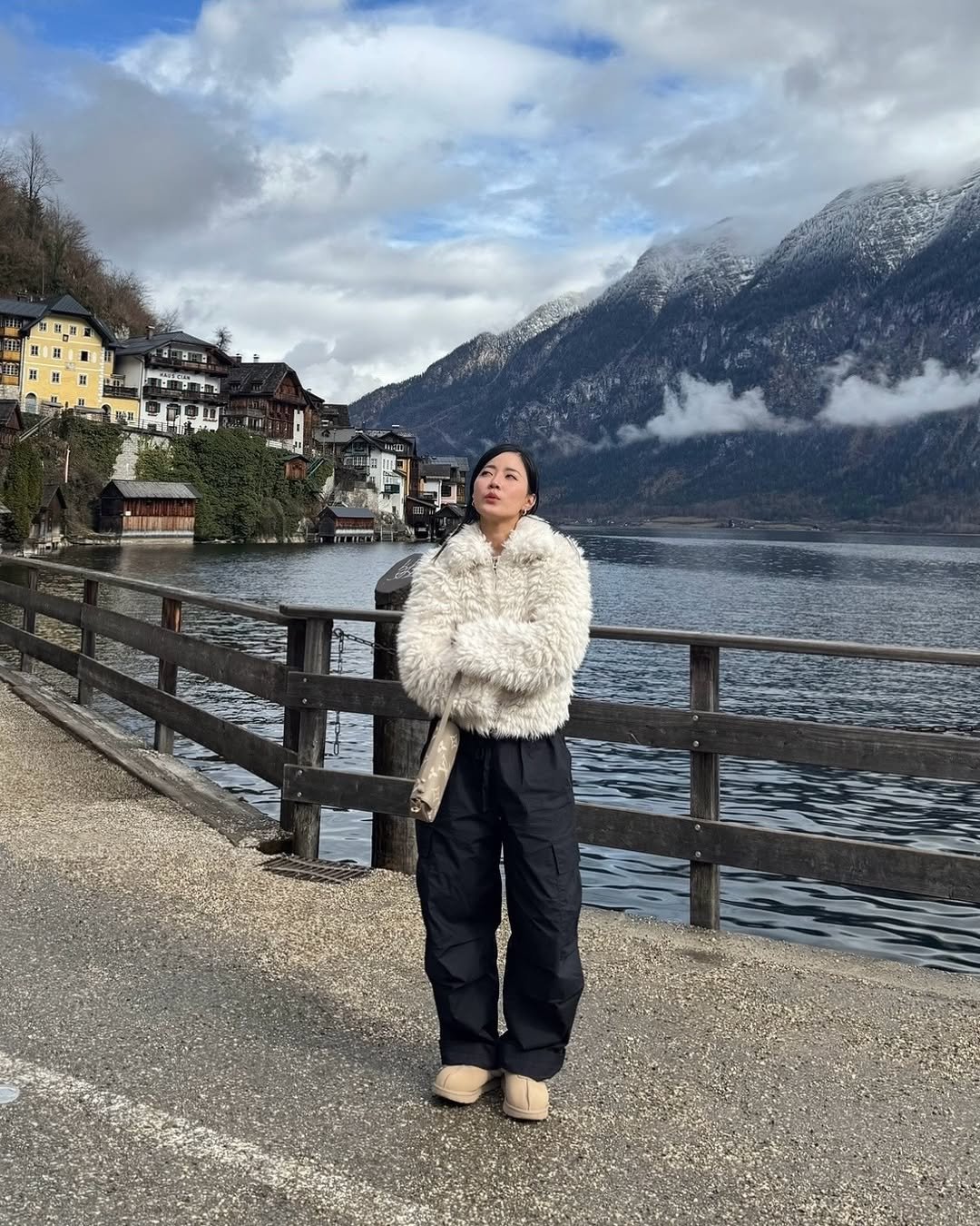 Monochromatic Soft Neutral Textured Cozy Weekend Look