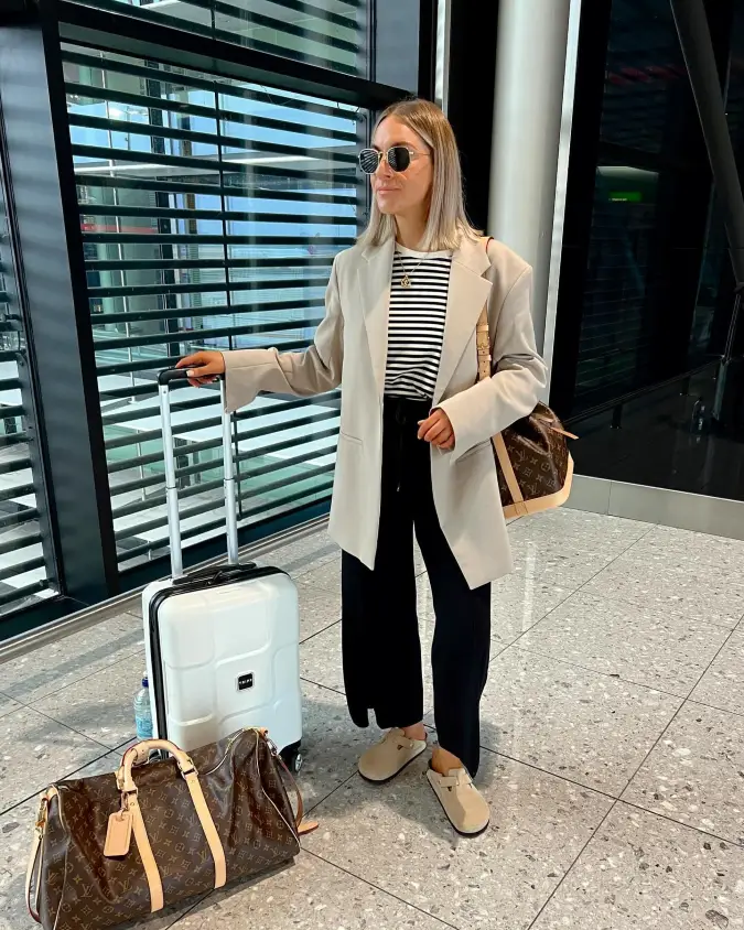 Neutral Layered Tones: Cozy Airport Travel Style