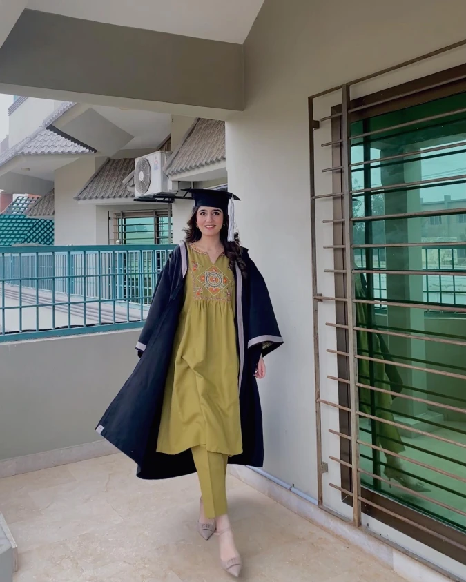 Olive Tunic and Trousers: Earthy Comfort for Graduation Success