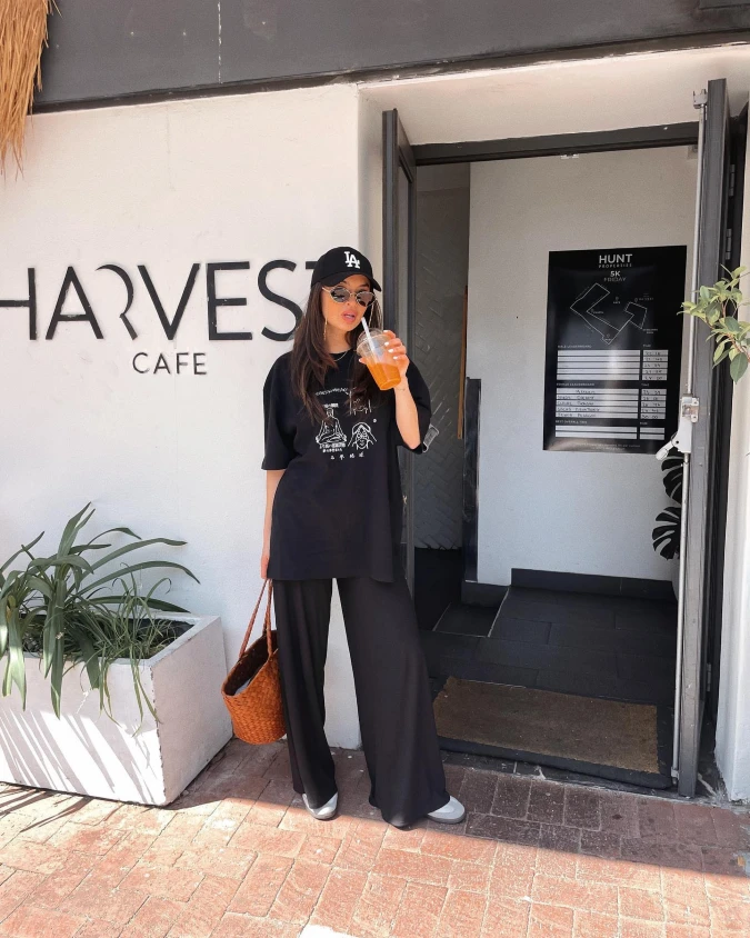 Relaxed Black Coordinates: Effortless Athleisure Travel Style