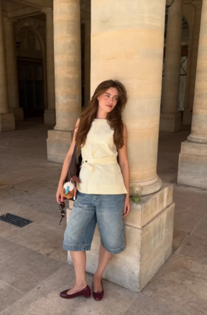 Relaxed Cream Sleeveless Top and Denim Bermudas for Weekend Ease
