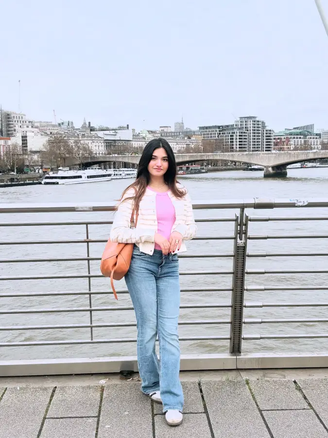 Relaxed Neutral Coords: Cozy Weekend Travel Style
