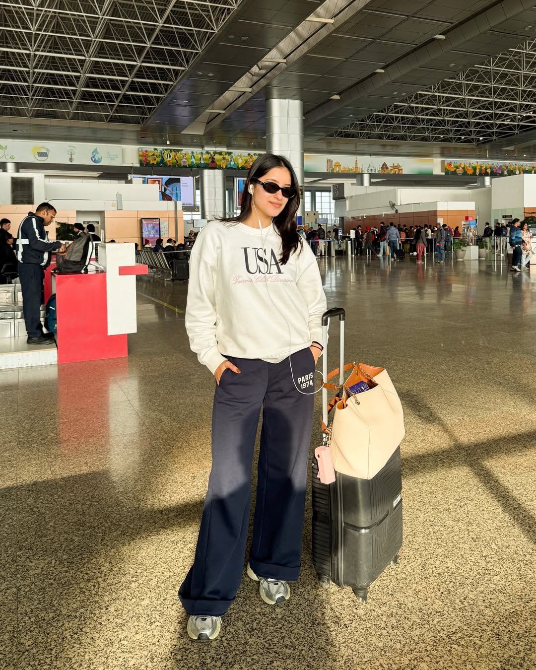 Relaxed Off White Graphic Sweatshirt and Navy Wide Leg Sweats