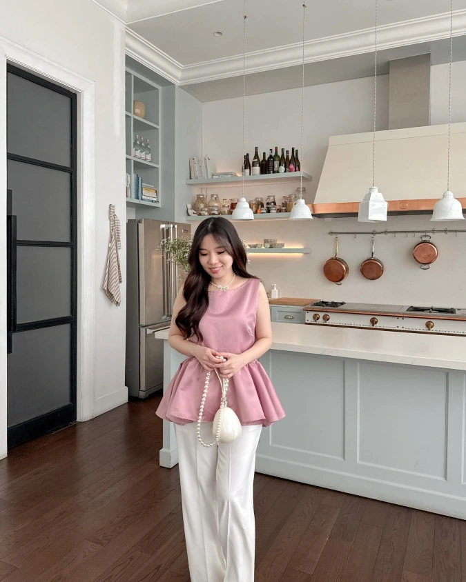Sleek Peplum Top and Flowy White Trousers for Timeless Brunch Style
