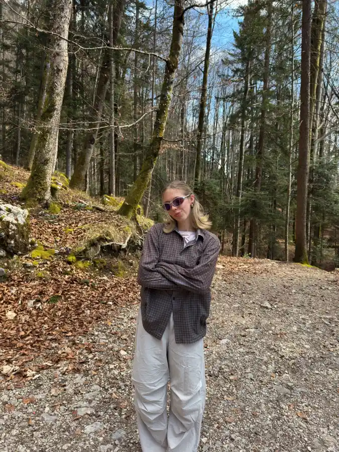 Woodland Plaid: Relaxed Layers and Neutral Tones for Weekend Exploration