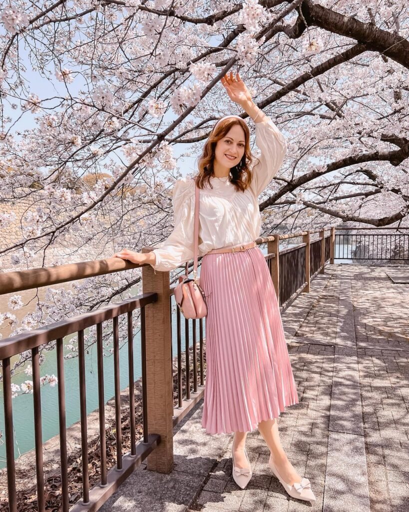 Romantic Pink and Cream Flowy Skirt Looks for Effortlessly Put Together Weekend Outings