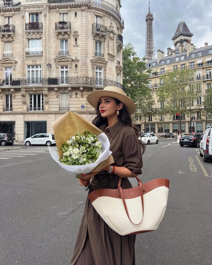 Chic Brown Relaxed Maxi Dresses for Effortlessly Put Together City Outings