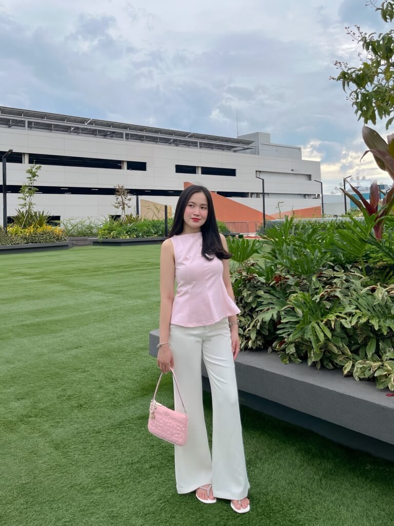 Feminine Pink and White Relaxed Trousers for Effortlessly Put Together Weekend Strolls