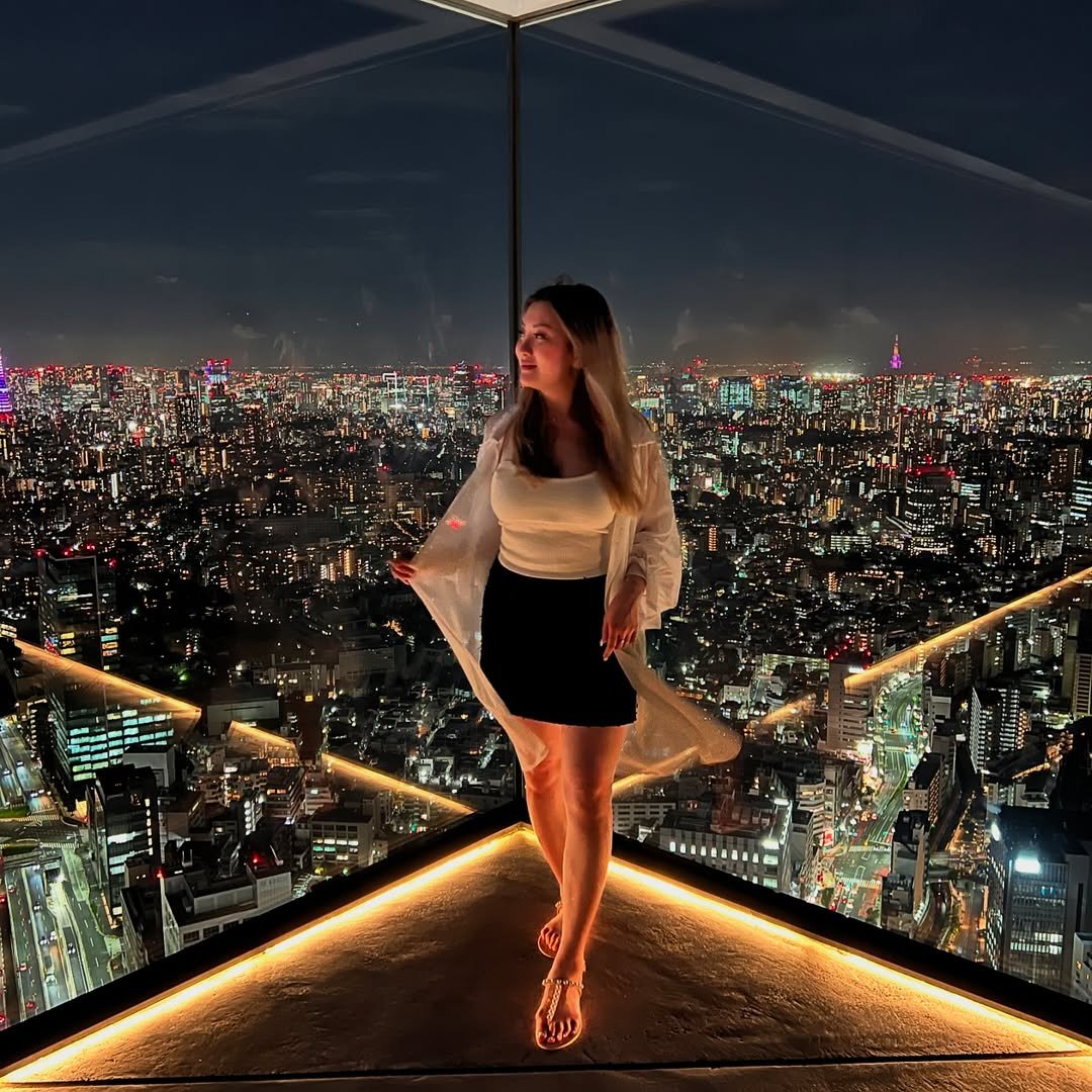 Breezy Monochrome Layers City Lights Evening Wear