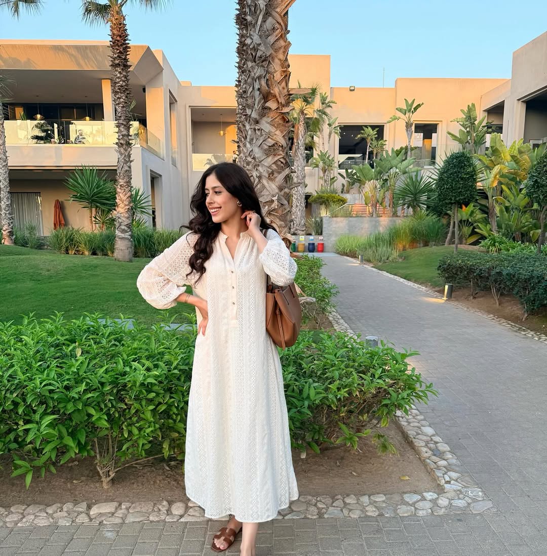 Breezy White Cotton Maxi Dress for Casual Weekend Getaways