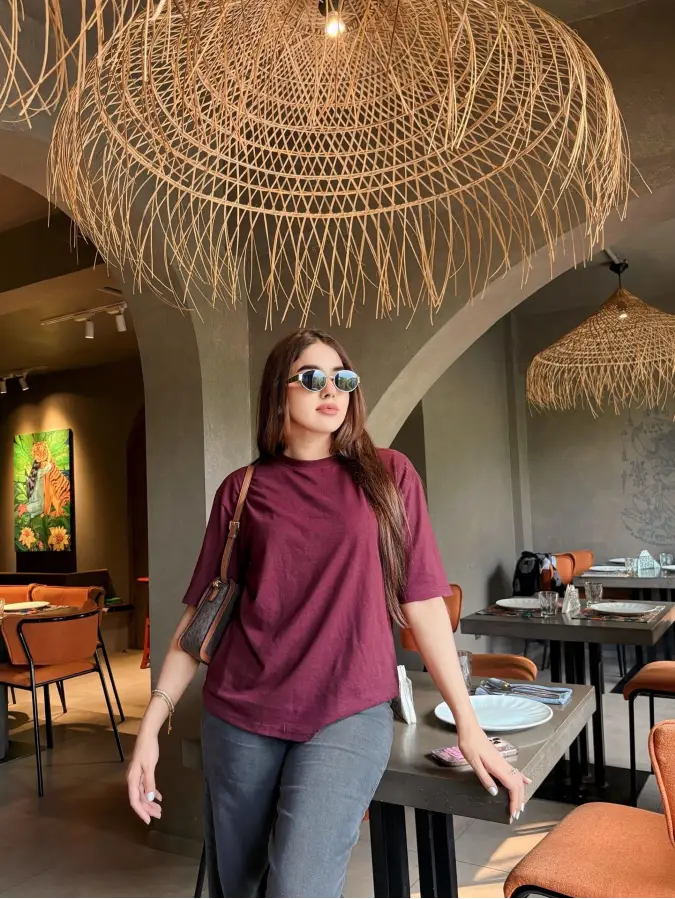 Burgundy Tee Casual Weekend Look