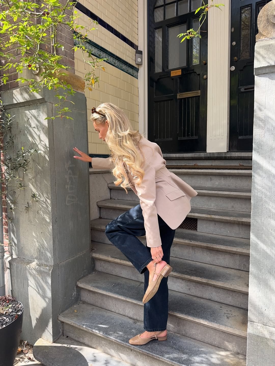 Casual Chic Neutral Blazer and Denim Elevated Everyday Street Style