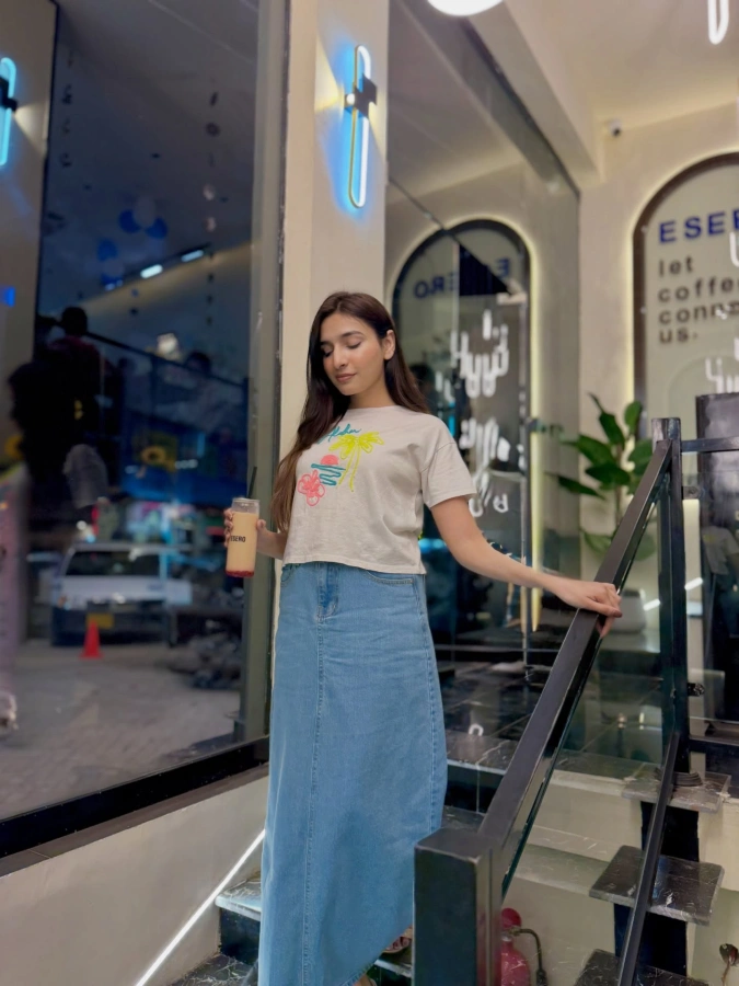 Casual Denim Skirt Coffee Shop Study Outfit