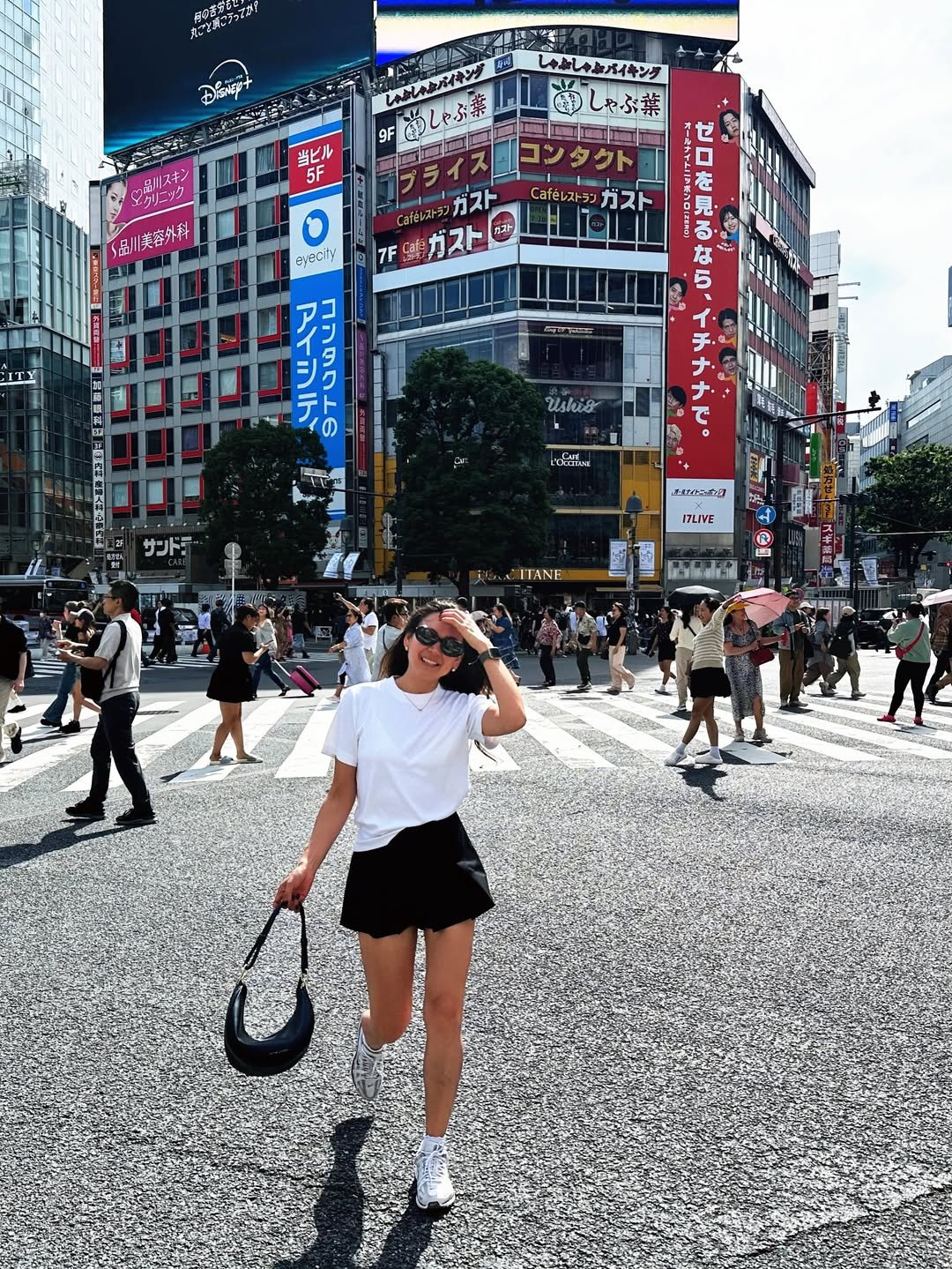 Casual Monochrome City-Ready Streetwear for 18 Tokyo Trip Outfit Ideas