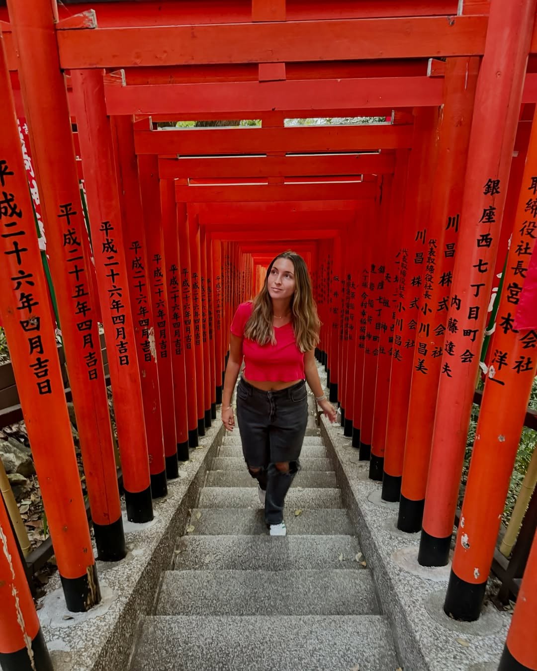 Casual Pink Cropped Tee and Ripped Charcoal Denim Effortless Street Style for Exploring Tokyo
