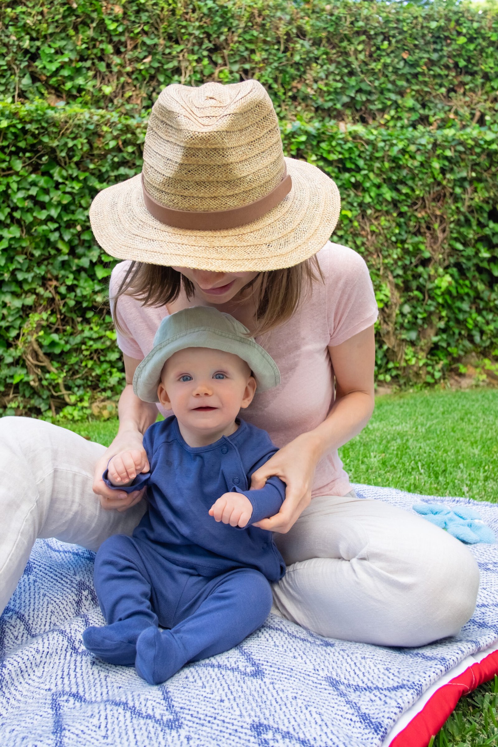 Cozy Pink Linen & Straw Hat: A Laid-Back Weekend Outfit For First Outings With Baby