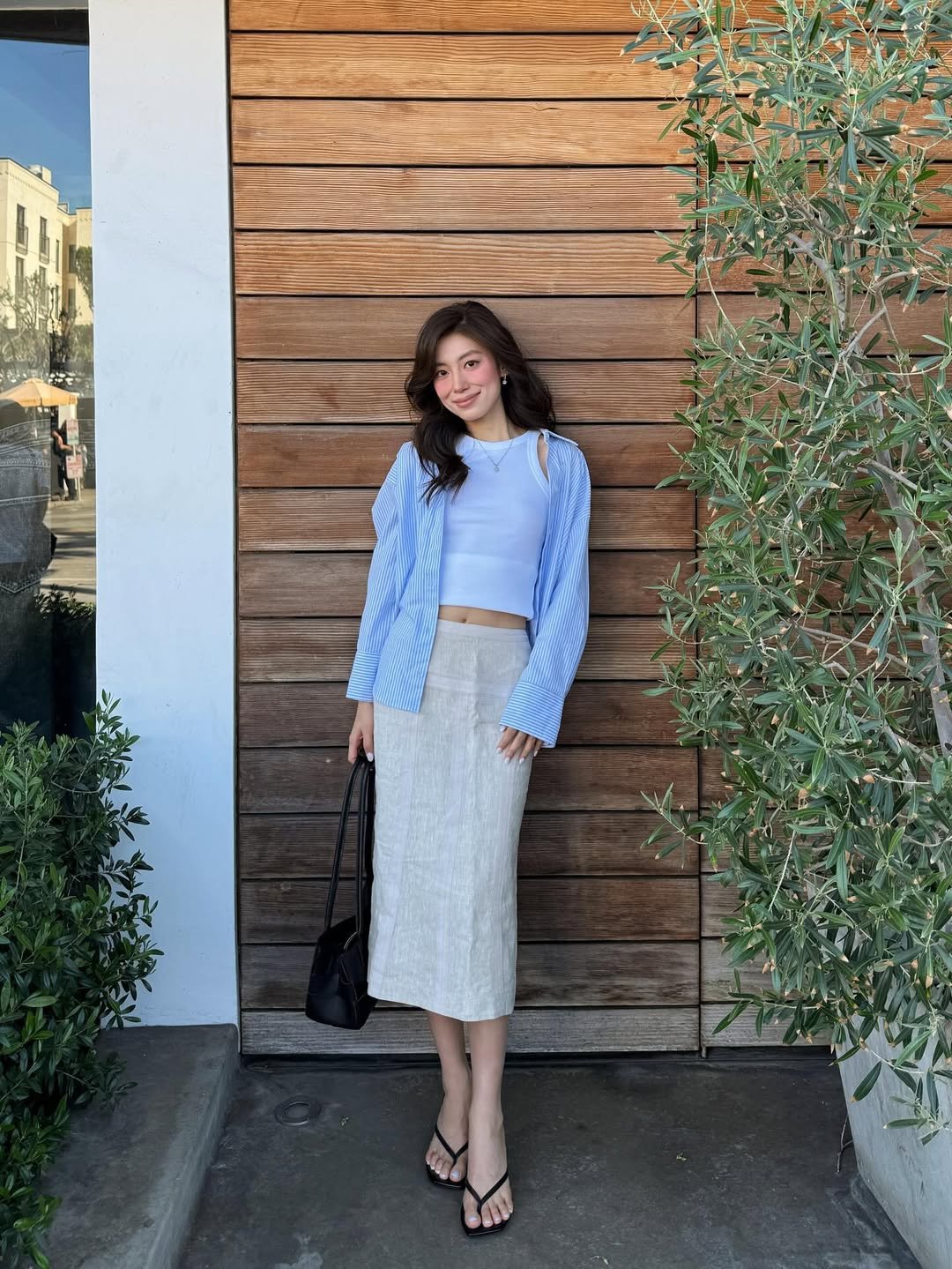 Crisp Coastal Linen Laid-Back Country Club Brunch Style