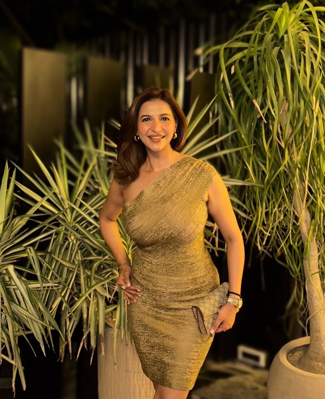 Earthy Gold Elegance for Retirement Celebrations