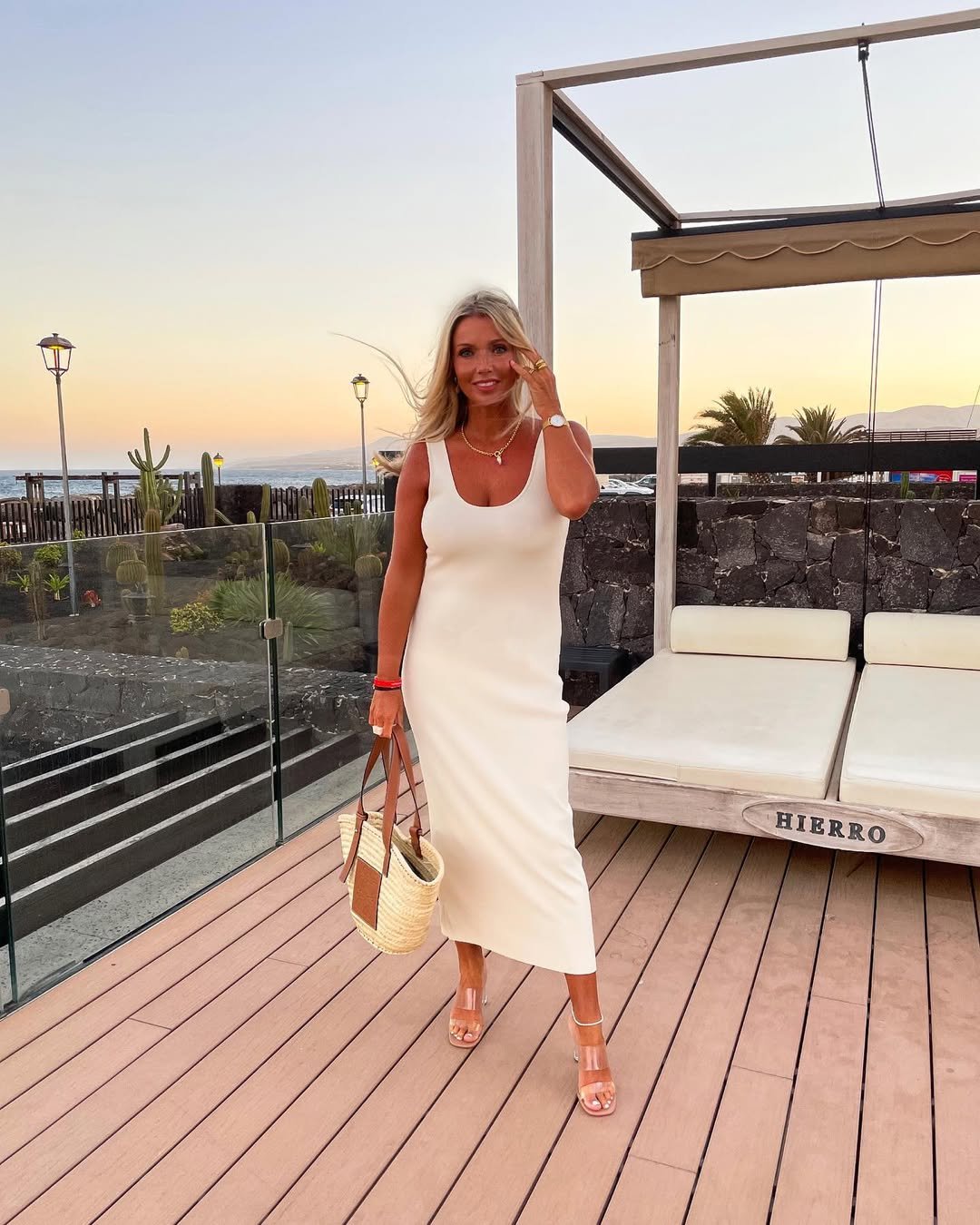 Effortless Cream Knit for Sunset Getaways