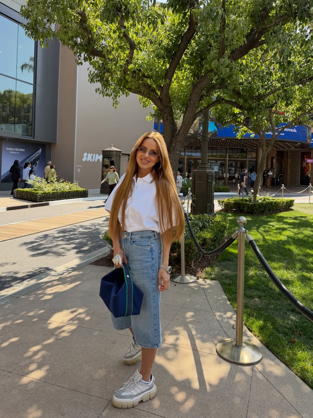 Effortless Denim And Crisp White Chic