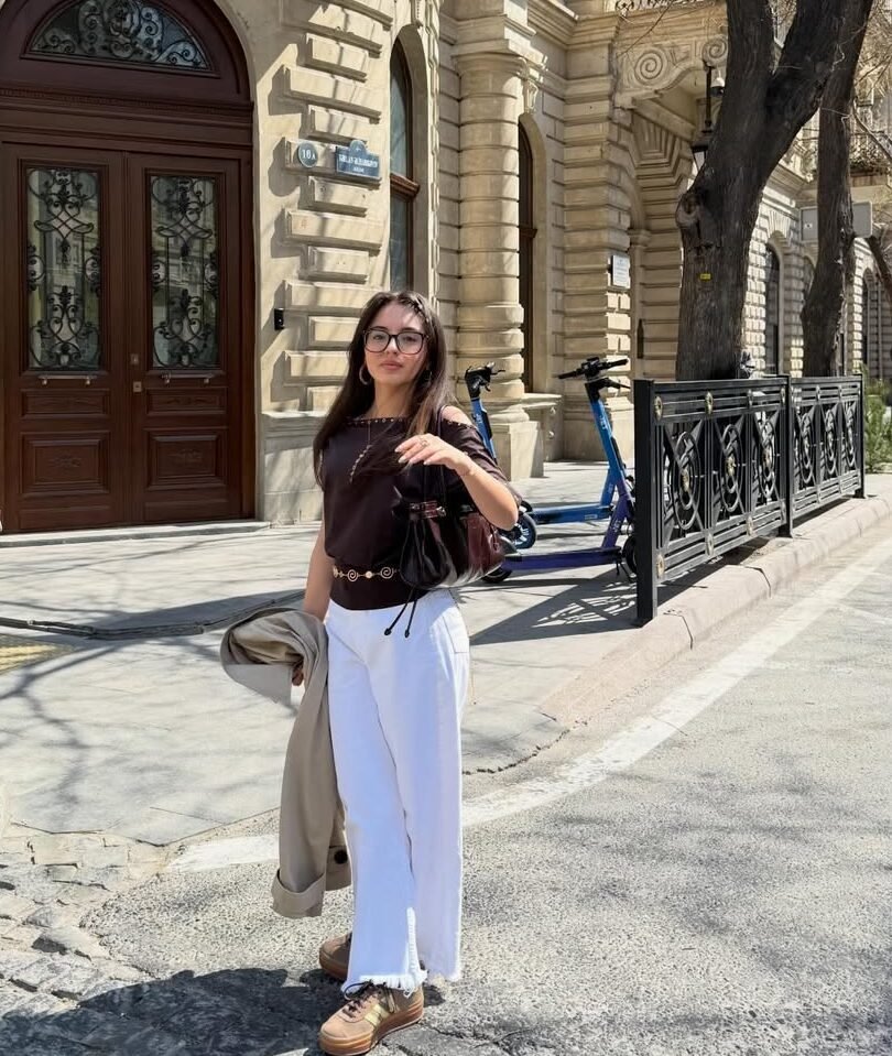 Effortless Earthy Neutrals Wide-Leg Street Style