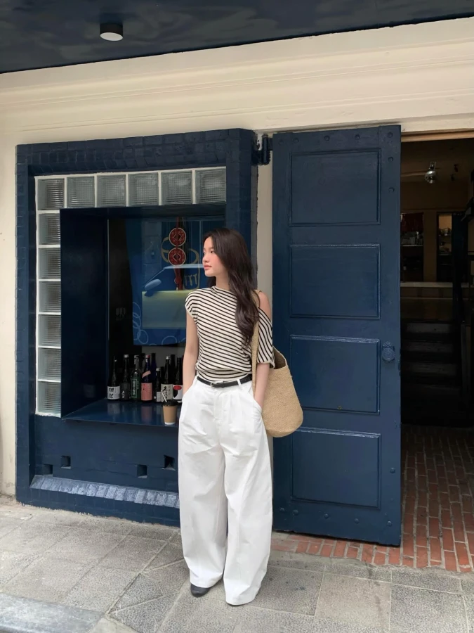 Effortless Stripes and Wide Leg Coffee Shop Study Outfit