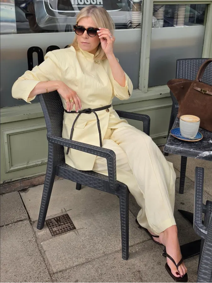 Elegant Neutral Coffee Shop Study Outfit