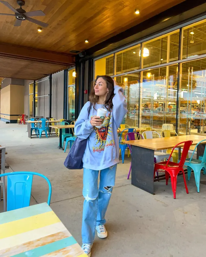 Graphic Sweatshirt, Relaxed Denim, Cozy Weekend School Style