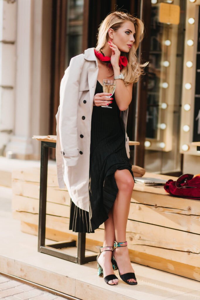 Layered Chic: A Black Pleated Midi Dress and Neutral Trench for Effortless Dinner Dates