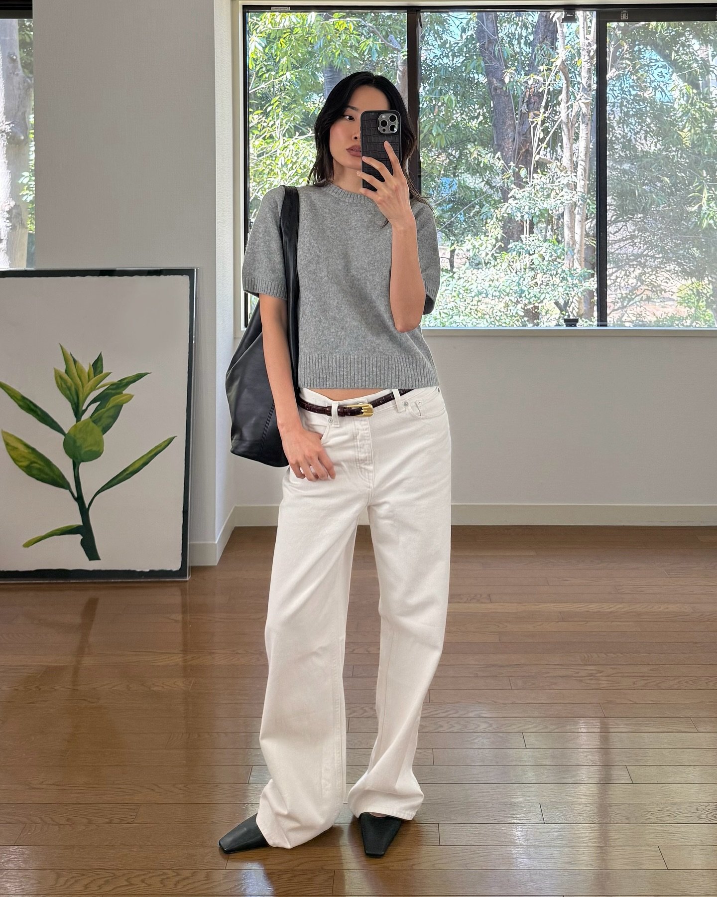 Mid-Rise Pooling White Denim with Grey Knit Short-Sleeve Top and Black Accessories