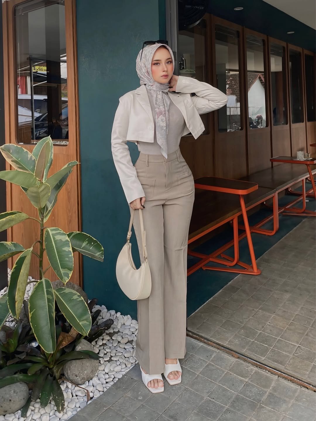 Monochromatic Neutral Cropped Blazer and Wide-Leg Trousers