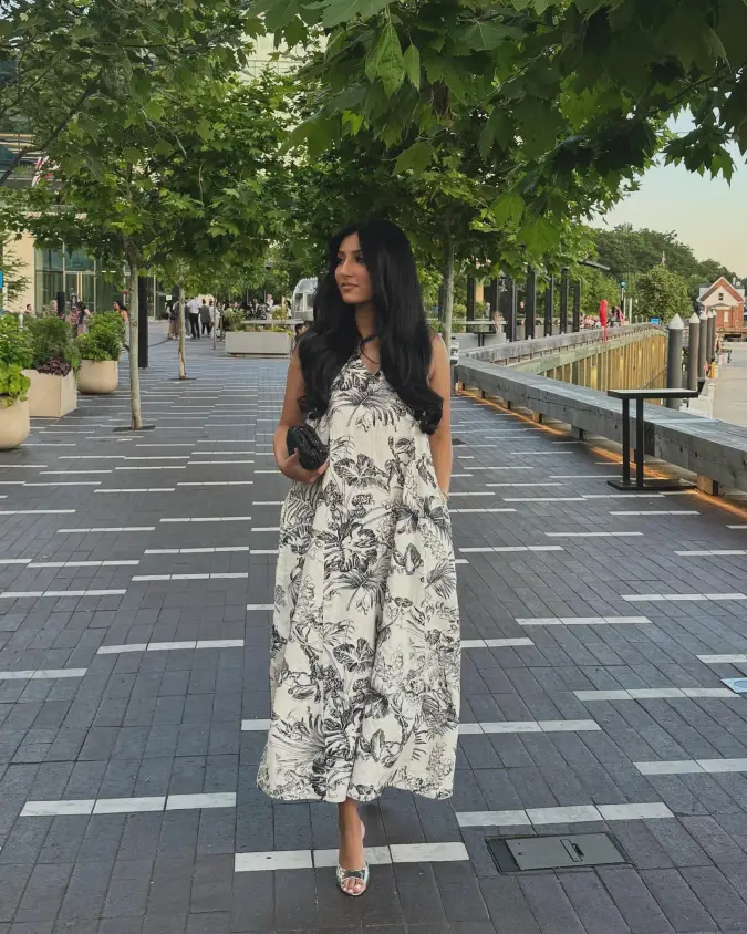 Monochrome Botanical Maxi Dress with Relaxed Weekend Elegance for Petite Women