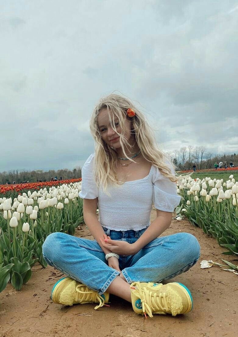 Playful Puff Sleeve Top and Relaxed Jeans A Sunny Weekend Look