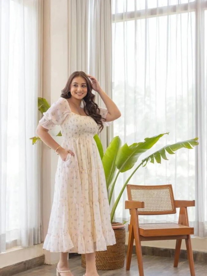 Soft Floral Cottage Maxi Dress with Relaxed Everyday Charm for Petite Women