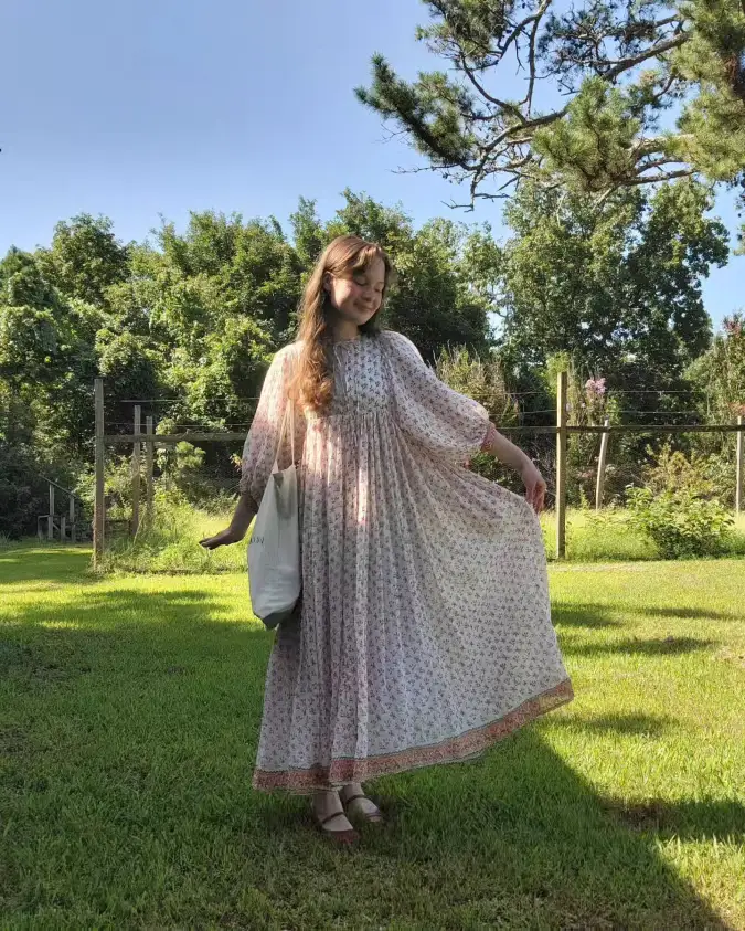 Soft Floral Cottagecore Maxi Dress with Relaxed Modest Weekend Style for Petite Women