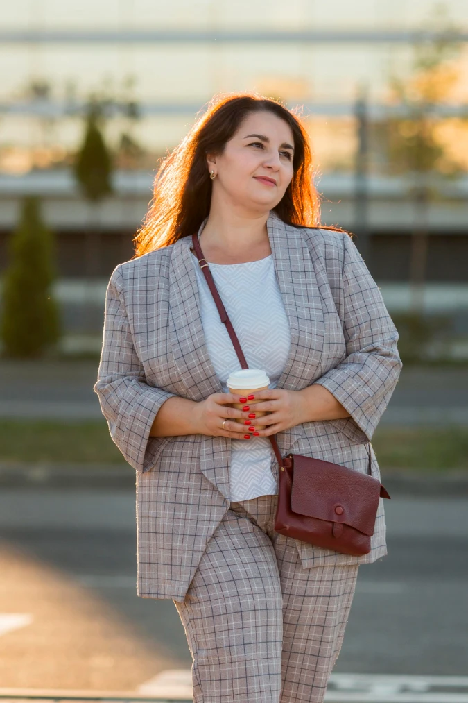 Soft Grid Suit Set with Structured Blazer and Coffee Carry Moment