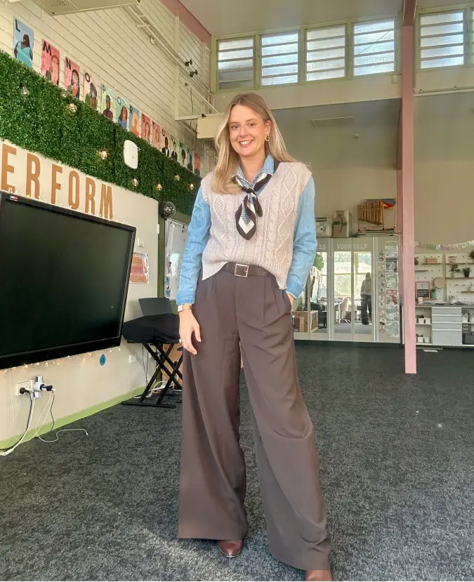 Soft Neutral Wide Leg School Pickup Look With Cozy Layering