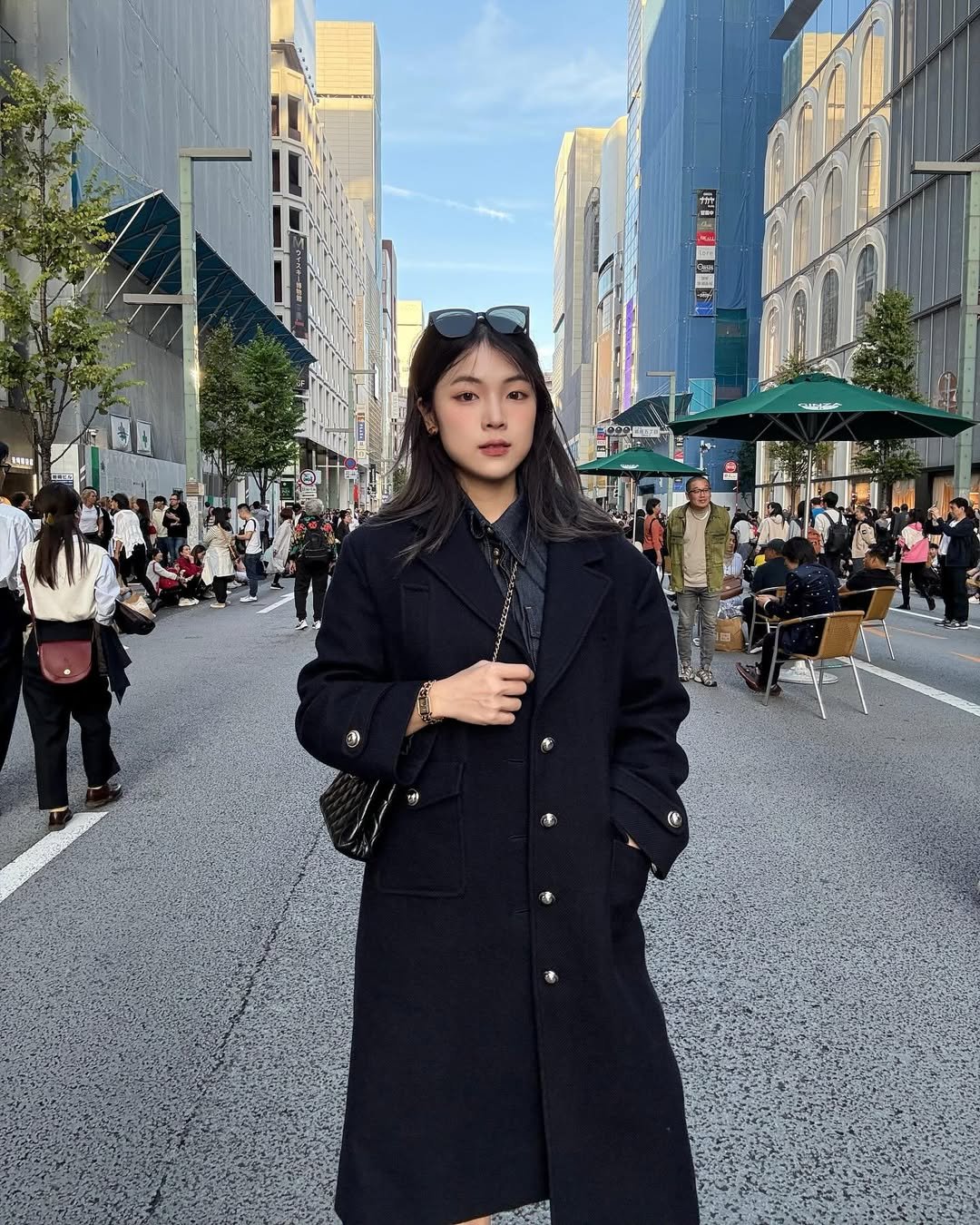 Tailored Dark Navy Structured Layers for City Exploration