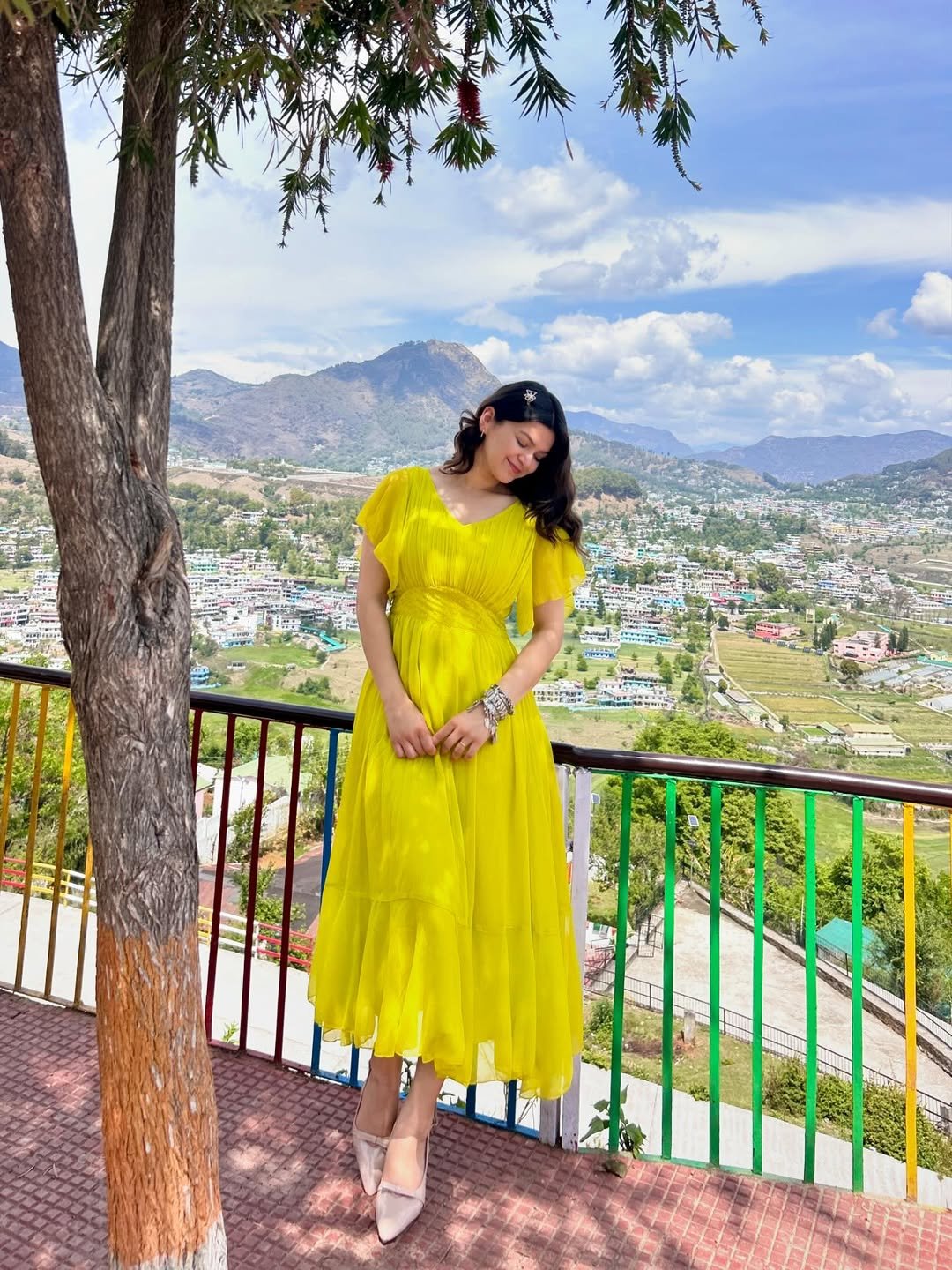 Vibrant Yellow Flowy Midi Dress Bold Creative Networking